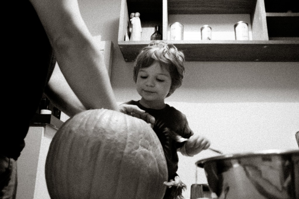 cleaning pumpkins_11